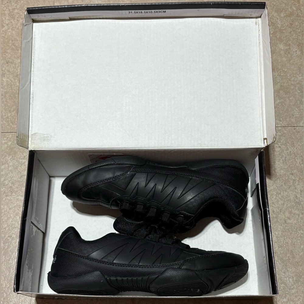 Black Apex Chassé Cheerleading Shoes, Size 7